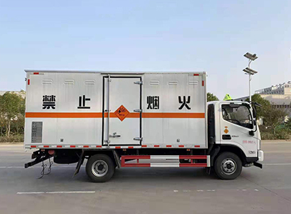 阿拉尔农场爆破器材运输车